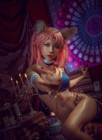 《一边吃奶一边摸》_1080P超清在线观看